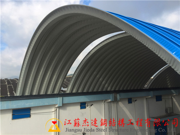 拱形波紋屋頂?shù)墓绊敯惭b形式