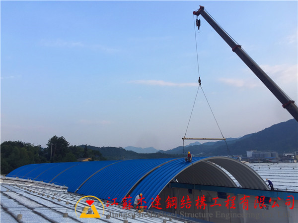 網(wǎng)球場(chǎng)館過道拱形屋面