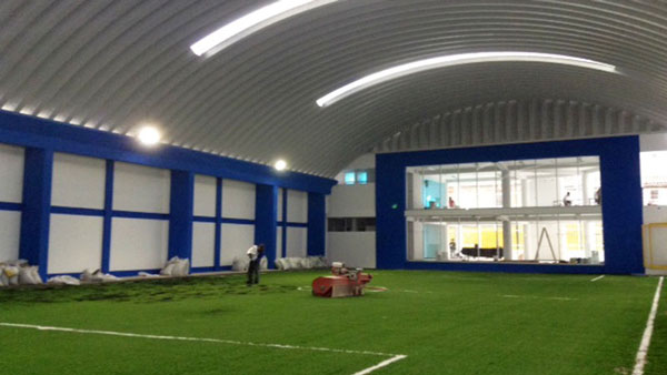 拱形屋頂結合鋼結構在體育場館中的高效應用體育場館拱形屋頂結構圖二